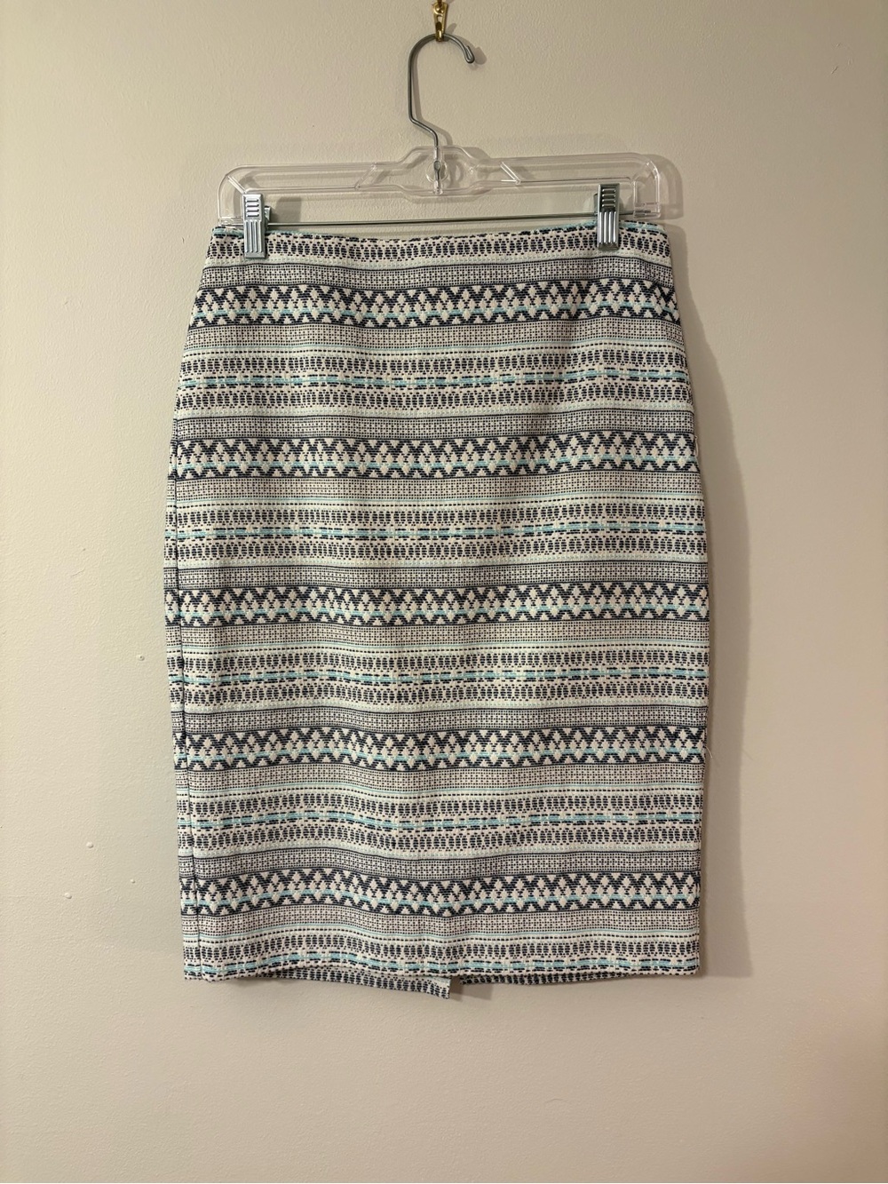 The Limited Aztec Geometric Pencil Skirt — Size 6 Tall 🔷